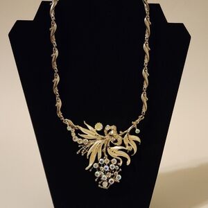 Elegant Silver Floral Necklace
